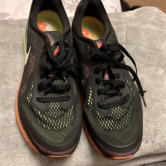 Nike - Picture 2 of 3